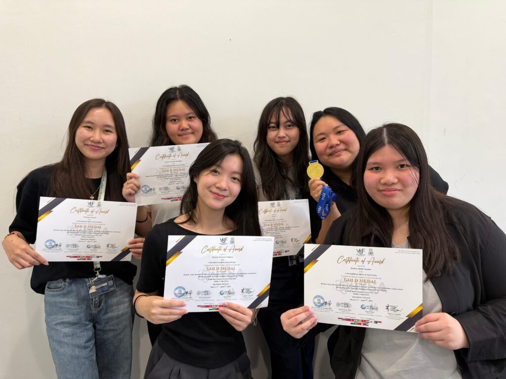 Mahasiswi Biotechnology BINUS (Phrisca, ⁠⁠Christine Chandra, Patricia Chaylene Nathania, Chelsea Janessha, dan Denisse Aletha Chandra) Raih Gold Medal di Youth International Science Fair 2026