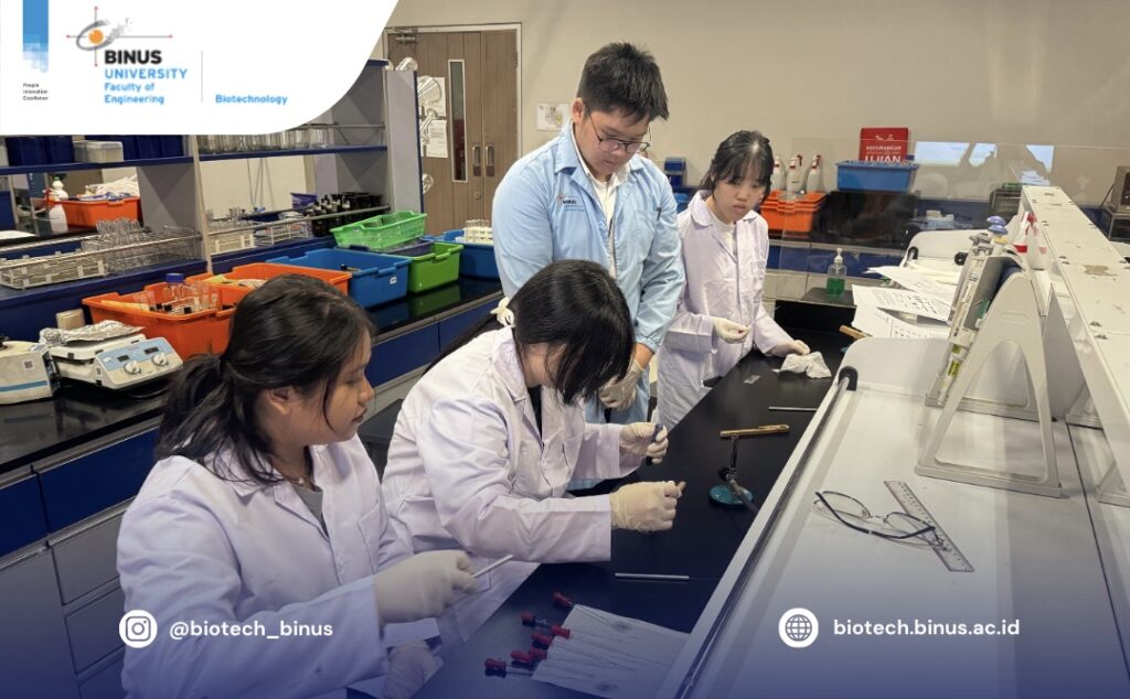 LabXplore: Mengenal Dunia Mikroorganisme Melalui Pengalaman di Laboratorium